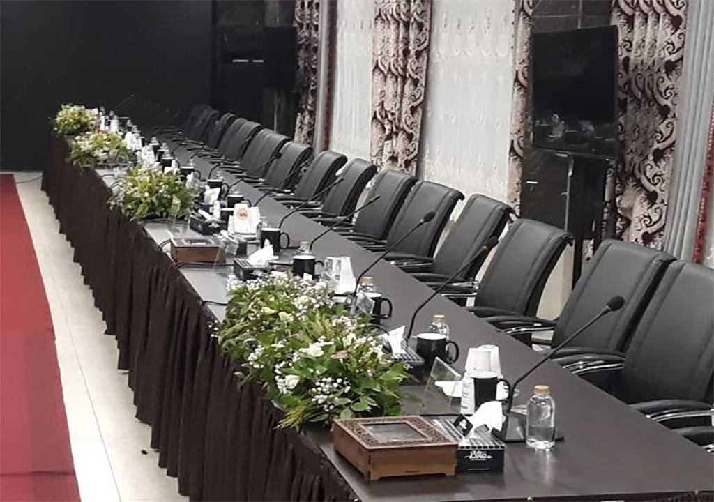 کرایه صندلی کنفرانس چرم